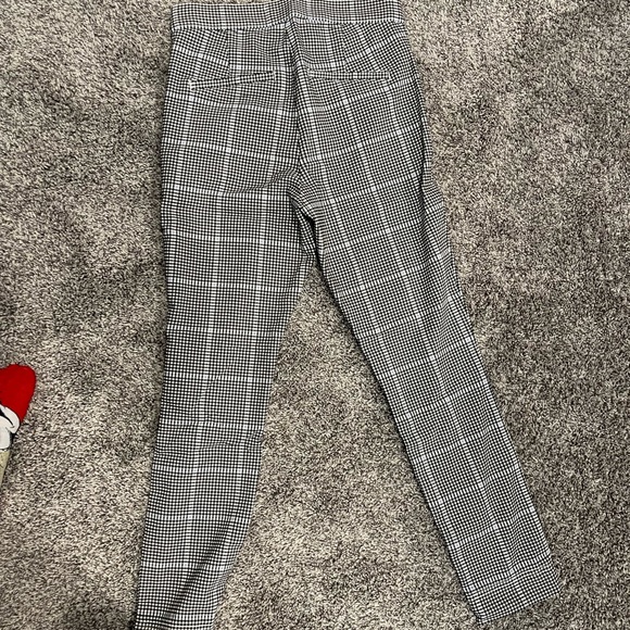 Hollister patterned pants - Picture 4 of 5
